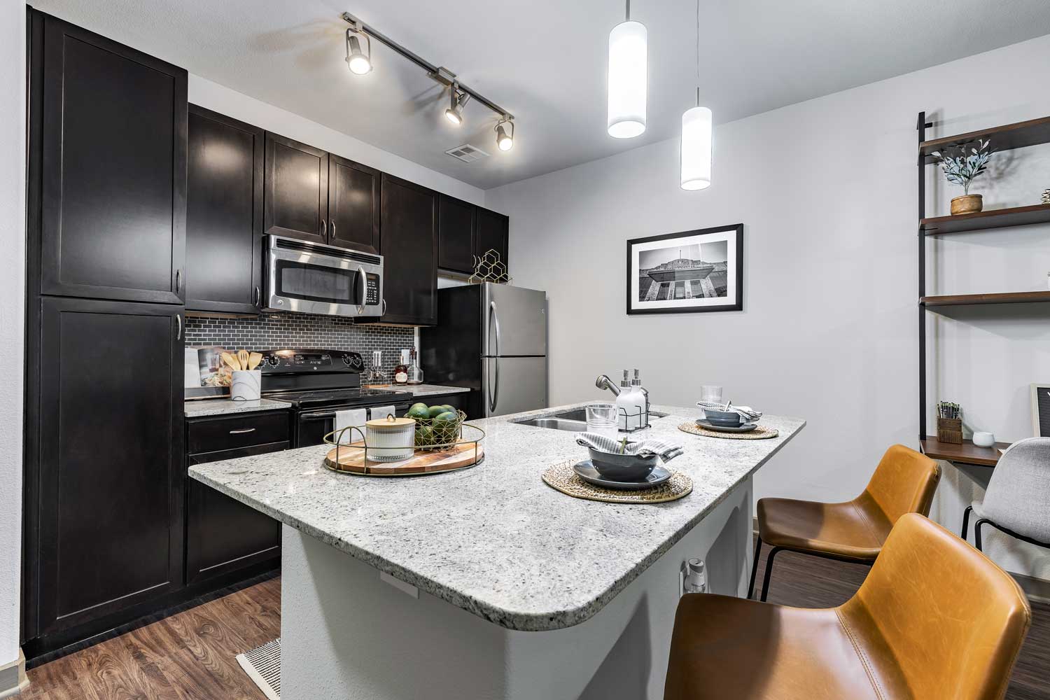 model kitchen - The Southwestern, luxury 1 & 2 bedroom apartments in Dallas