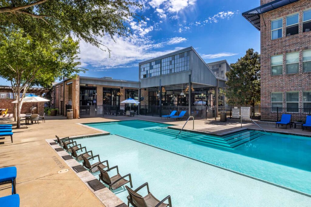 pool - The Southwestern, luxury 1 & 2 bedroom apartments in Dallas